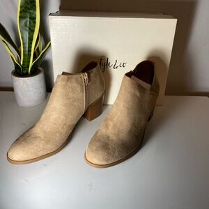 Style & Co. Women's Beige Ankle Booties